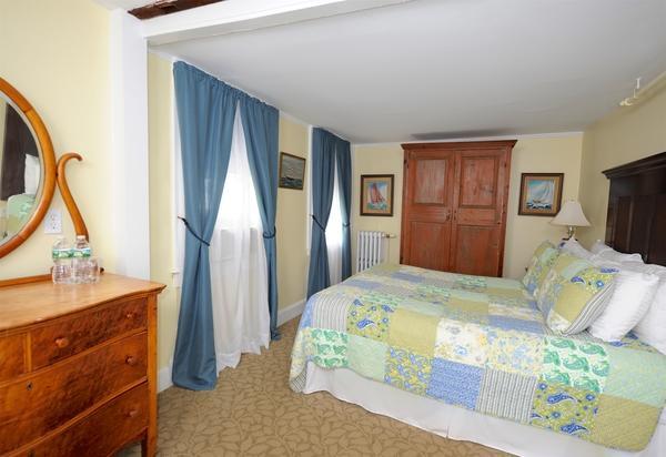 Inn Yankee Peddler Newport