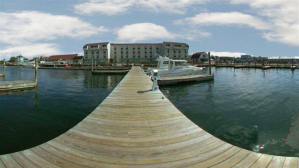 Hotel The Harbor & Marina
