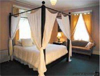 Yankee Peddler Inn Newport