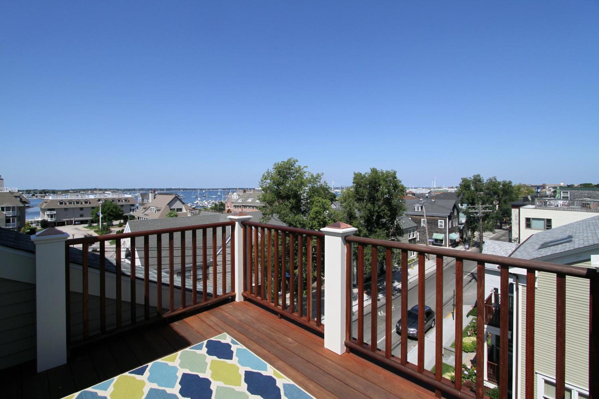 The Lofts - 548 Thames Street Apartment