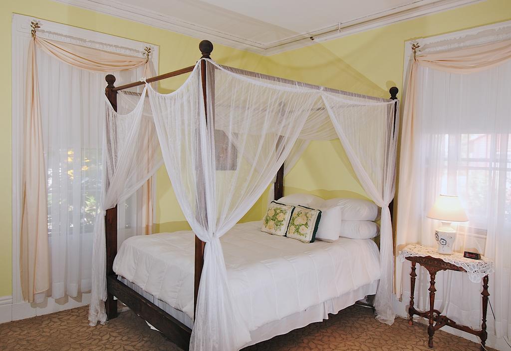 Yankee Peddler Inn Newport