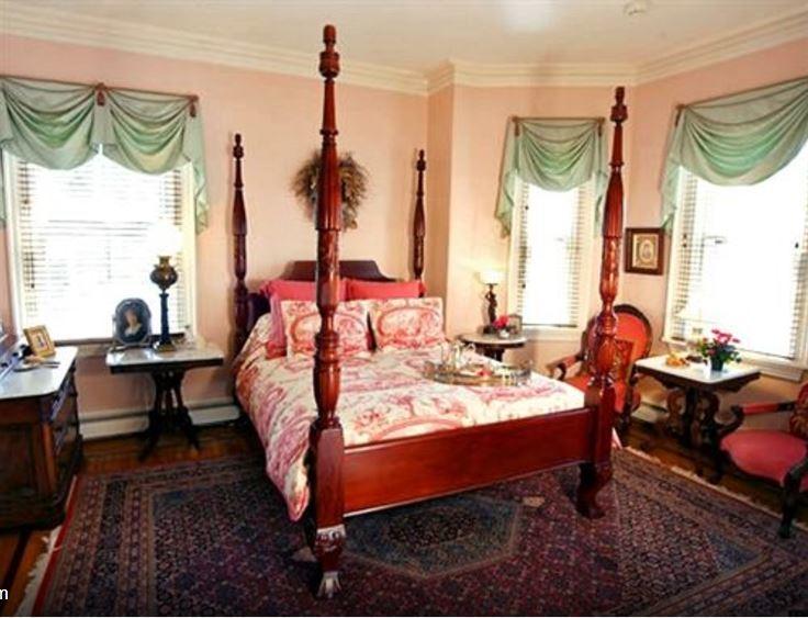 Sarah Kendall House 3* Newport