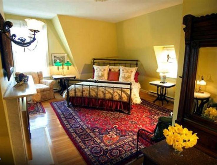 Sarah Kendall House 3*