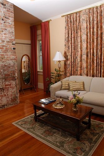 The Spring Seasons 3* Newport