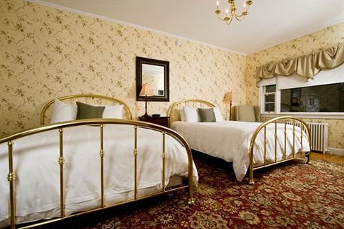Paws On Pelham (adults Only) Bed & Breakfast Newport