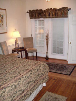 On Bellevue (adults Only) 2*