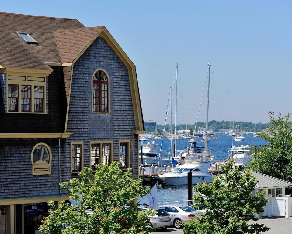 Harborside Inn 3*