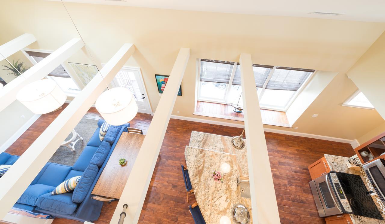 The Lofts - 546 Thames Street Apartment
