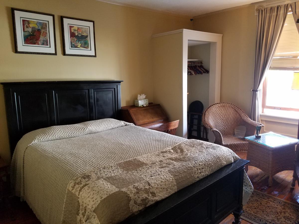 The Burbank Rose 3*