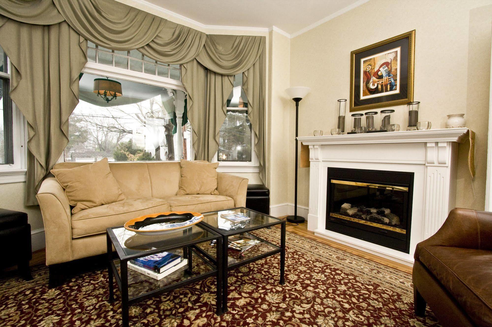 Paws On Pelham (adults Only) 3*