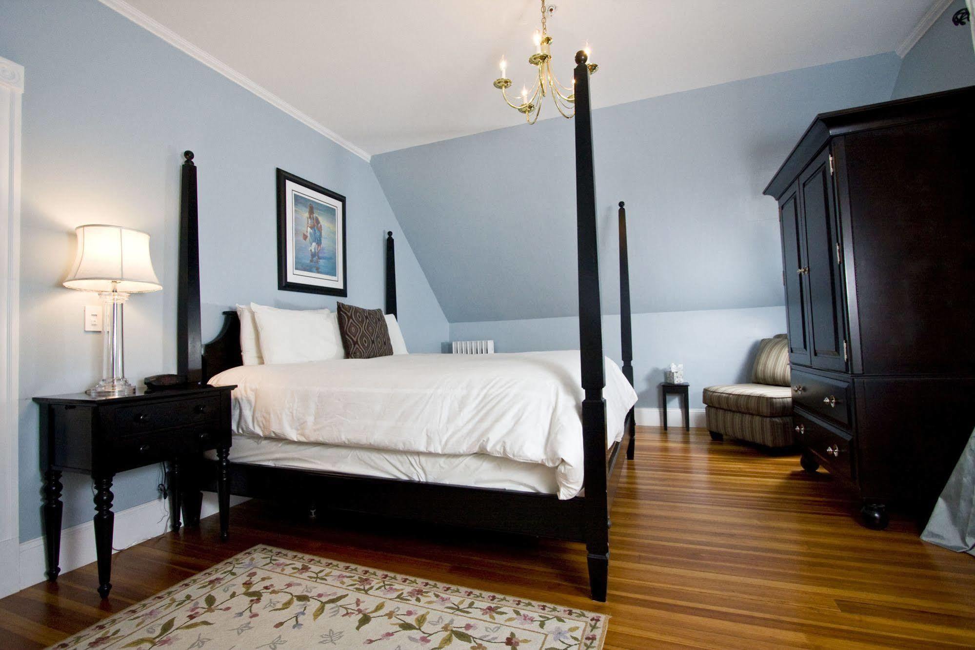 Paws On Pelham (adults Only) 3*