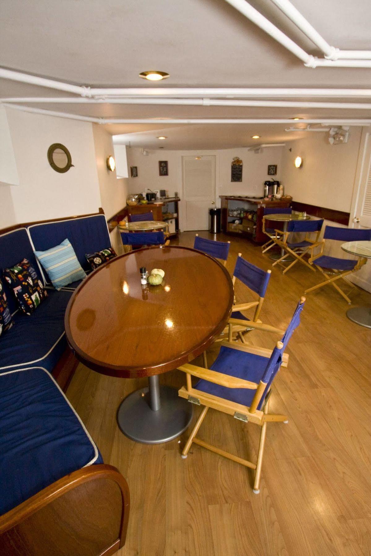 Paws On Pelham (adults Only) 3*