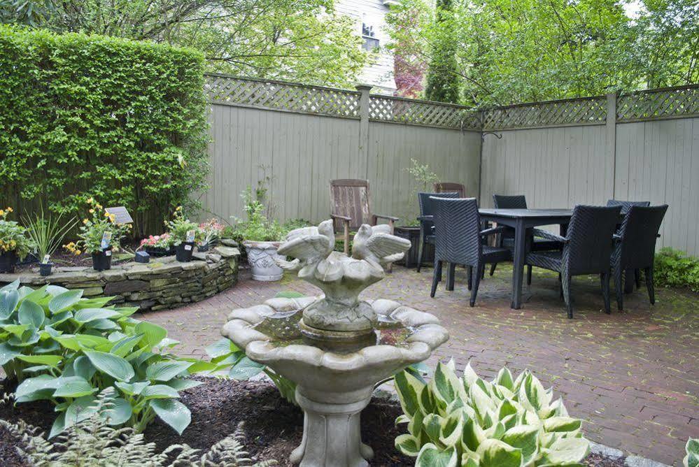 Paws On Pelham (adults Only) Bed & Breakfast 3*