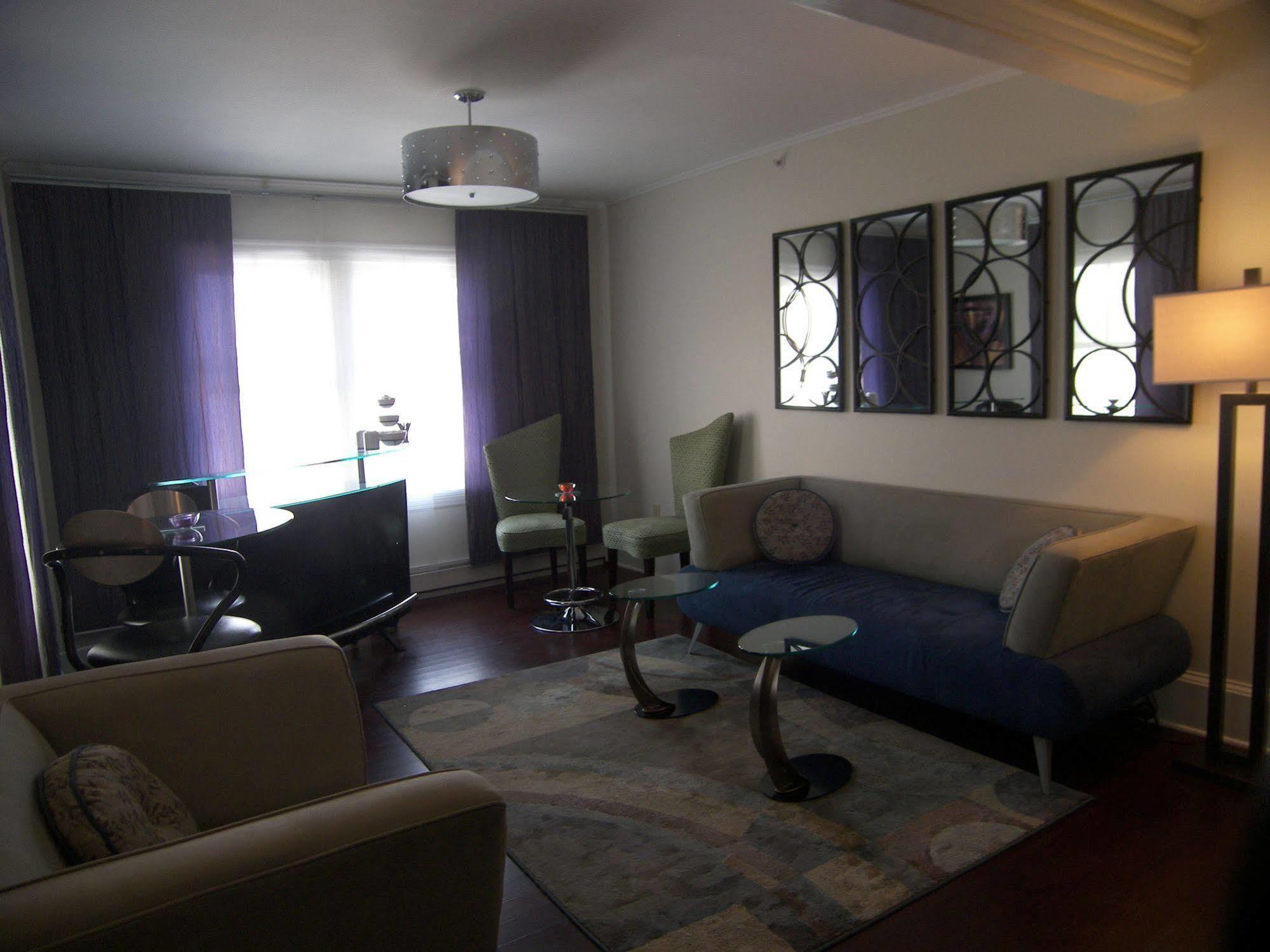 Paws On Pelham (adults Only) Bed & Breakfast