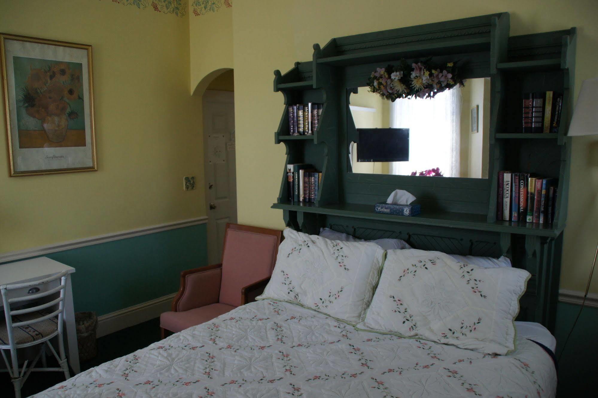 Admiral Weaver 4* Newport