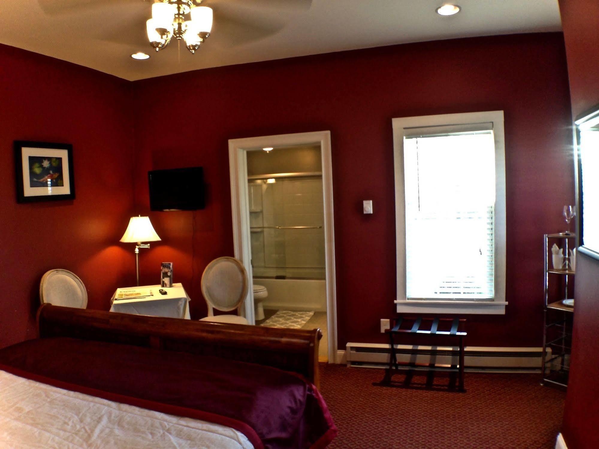 Inn Bouchard Restaurant & Newport