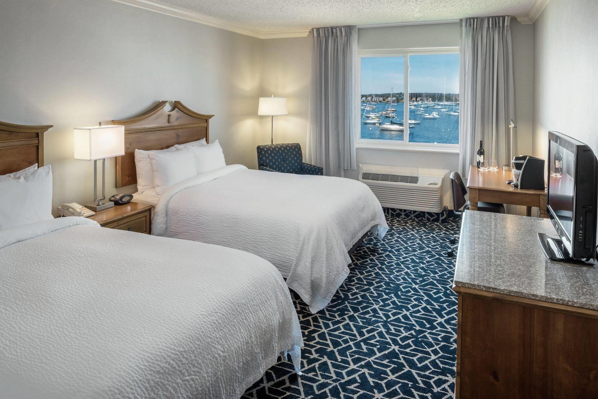 Hotel The Harbor & Marina