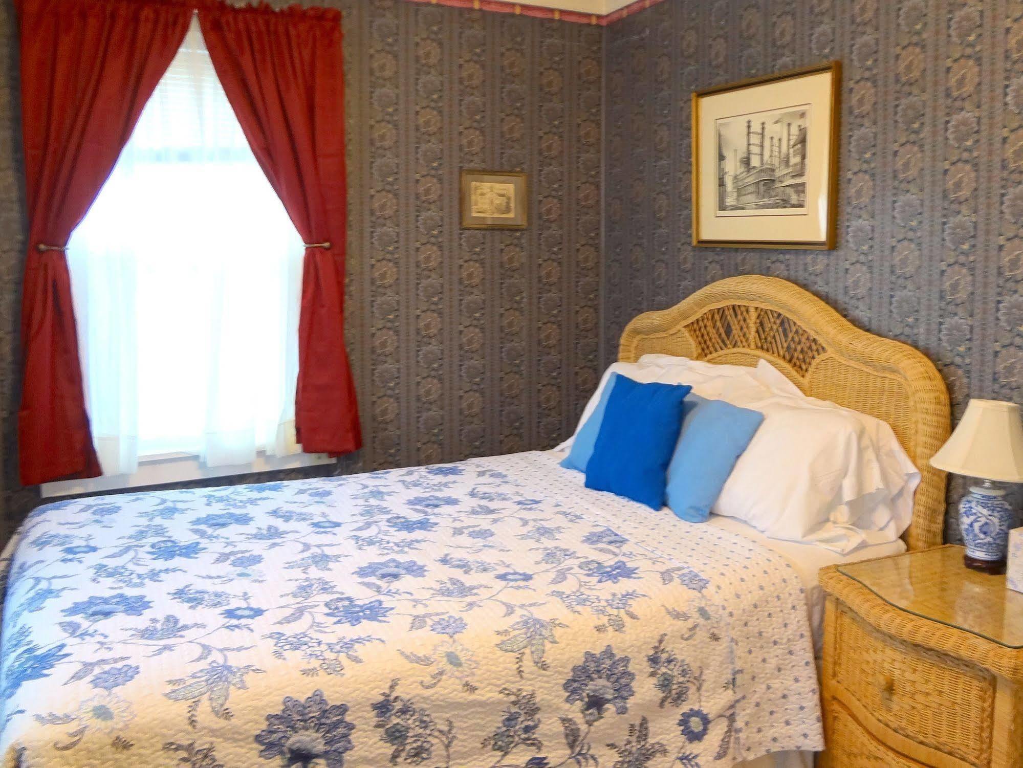 Bed & Breakfast The Henry Collins 2*