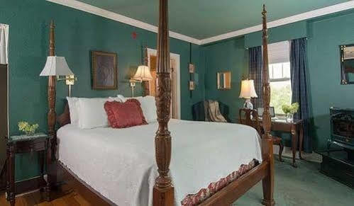 Town & Tide Bed & Breakfast