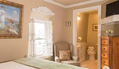 Town & Tide Bed & Breakfast 4*