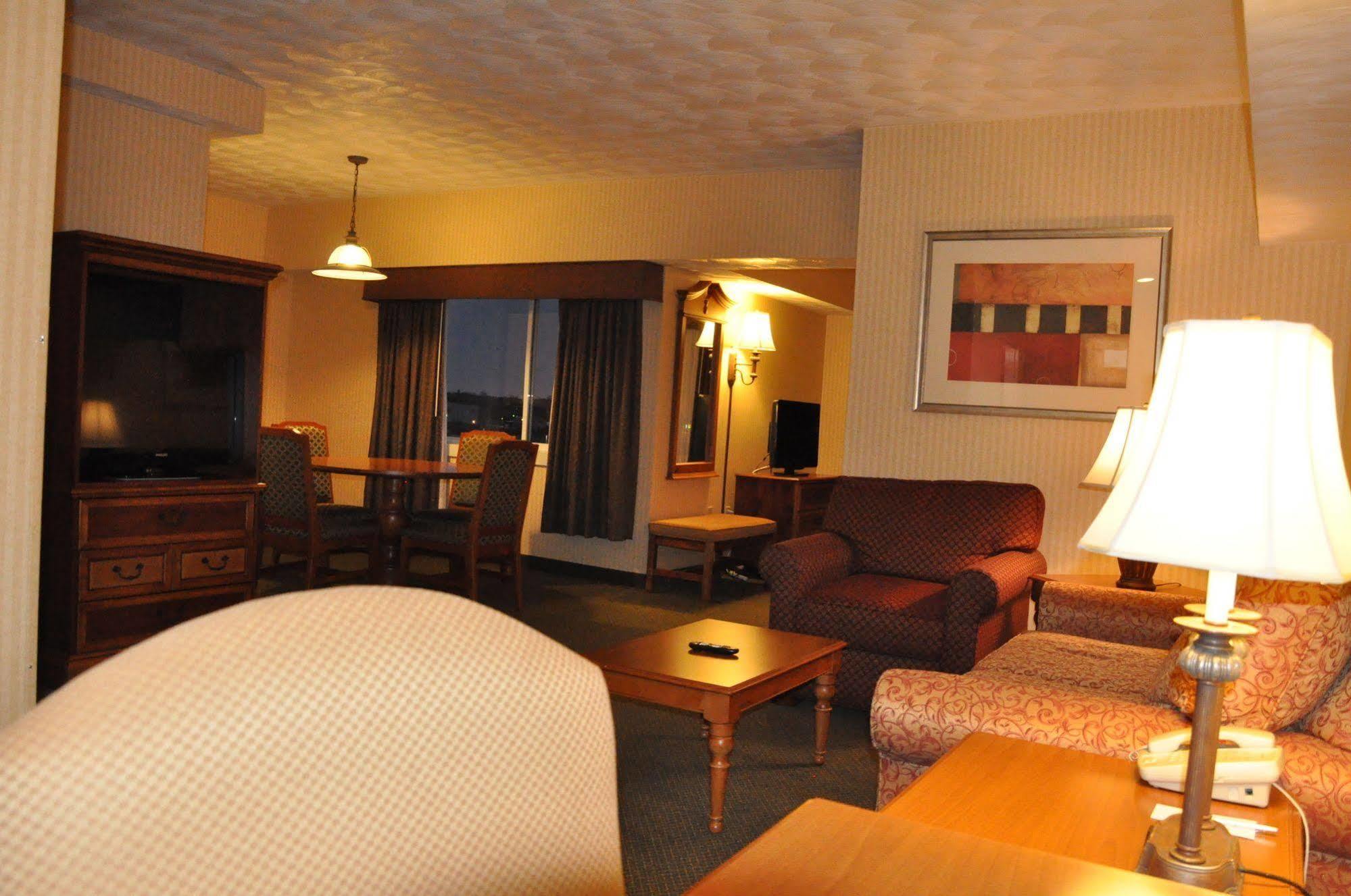 Mainstay And Conference Center