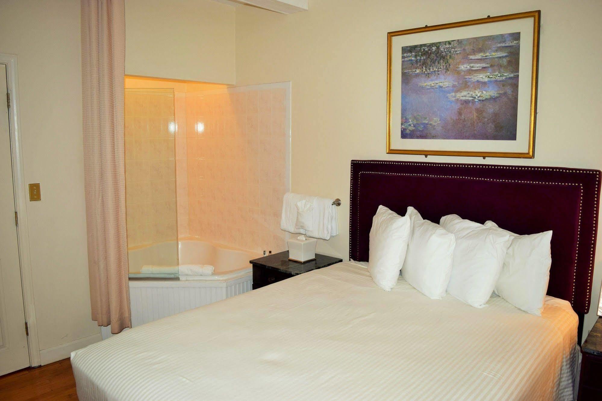Bed & Breakfast On Bellevue (adults Only) 2*
