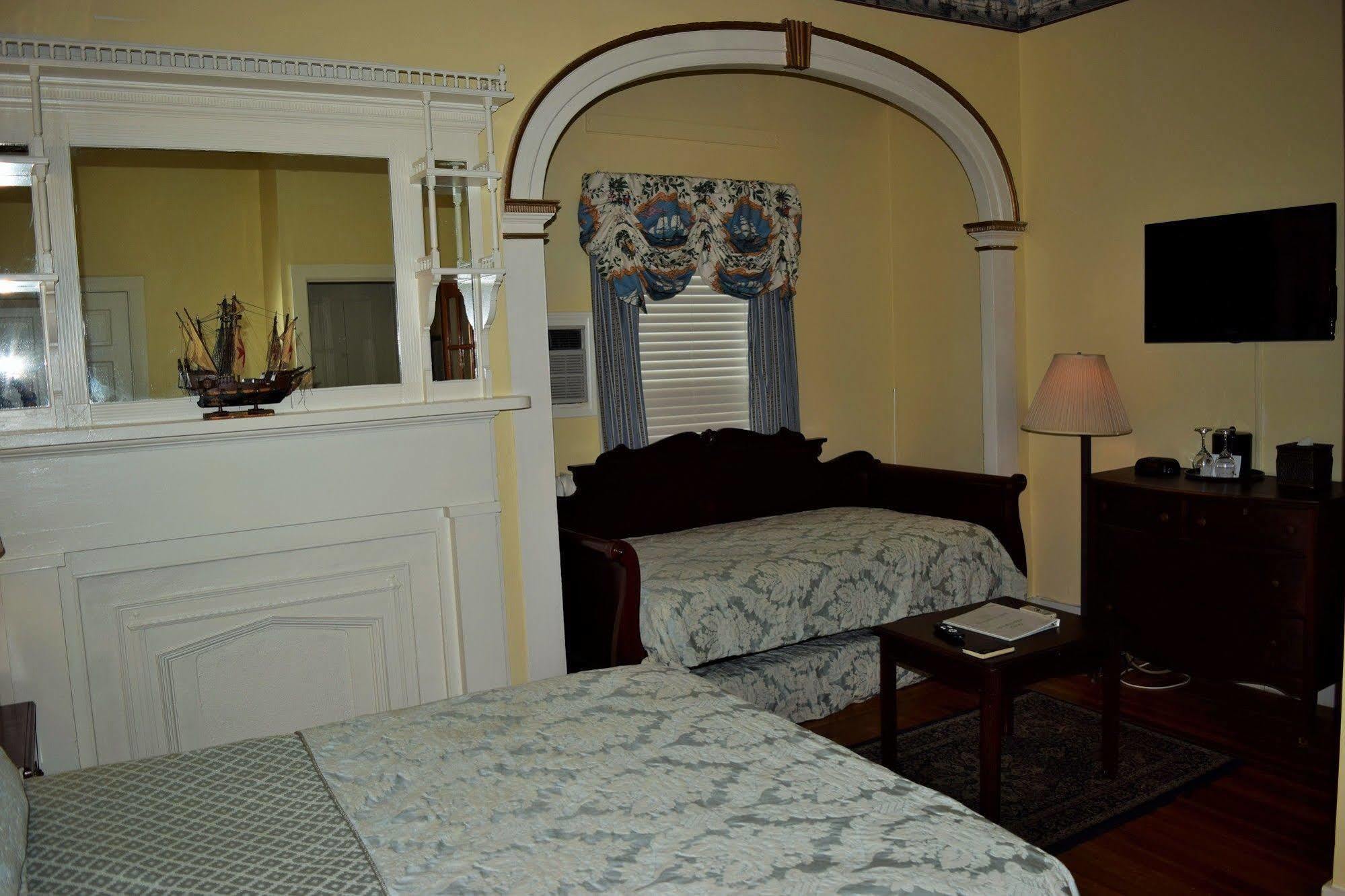 On Bellevue (adults Only) Newport