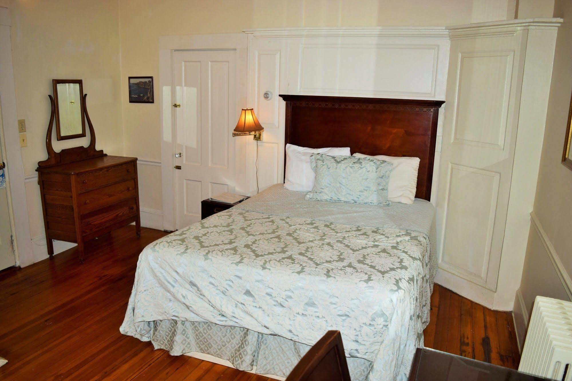 On Bellevue (adults Only) 2*