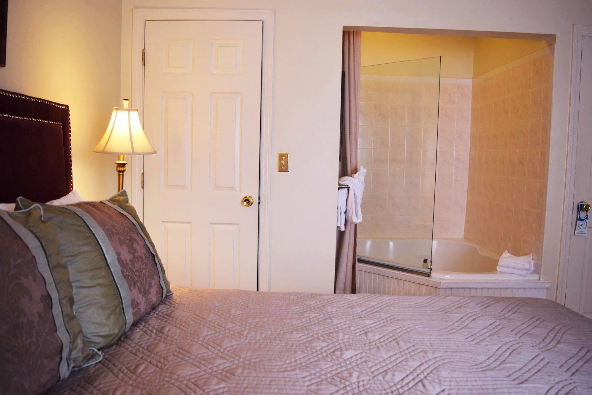 Bed & Breakfast On Bellevue (adults Only) 2*