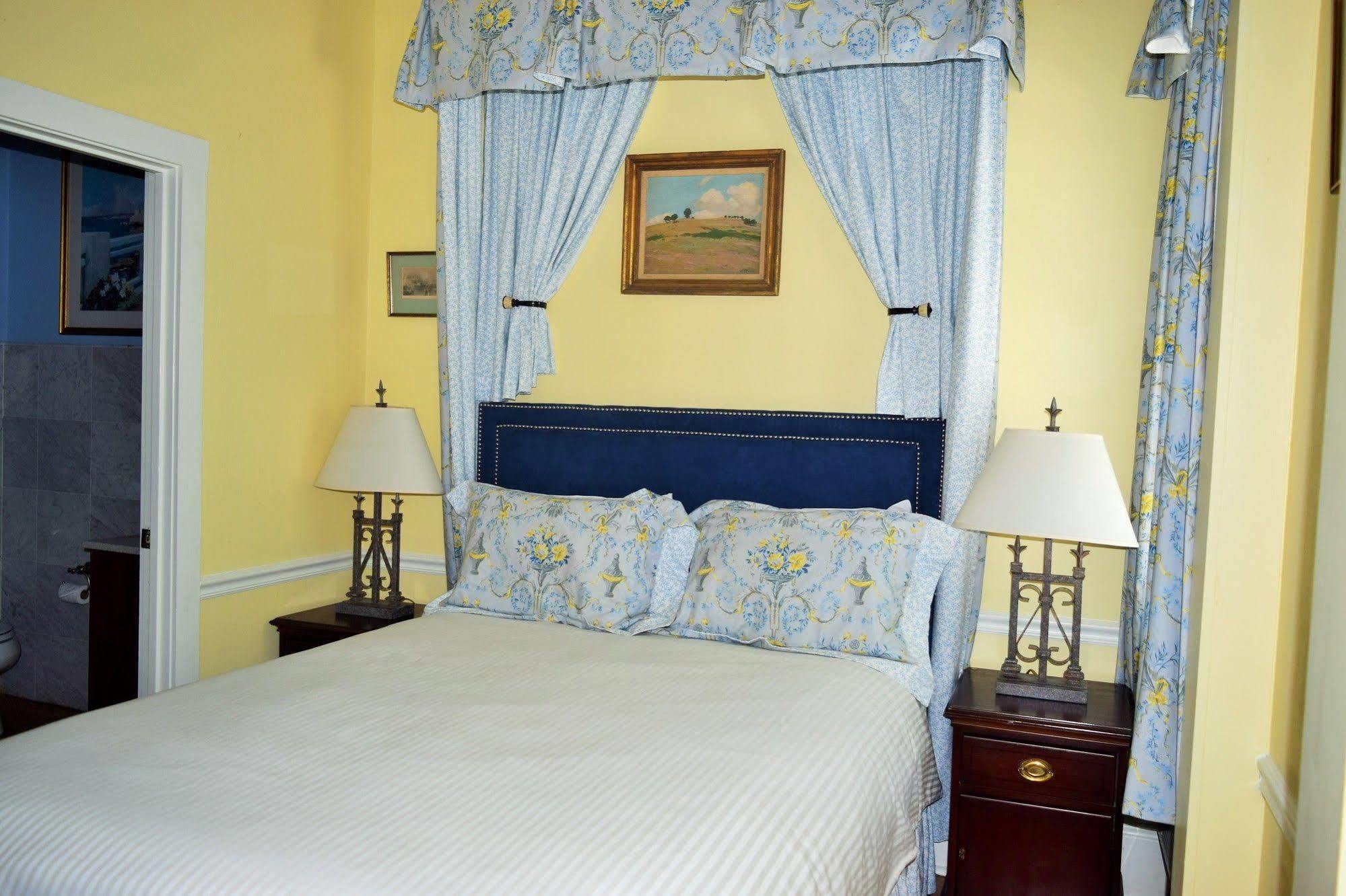 Bed & Breakfast On Bellevue (adults Only) Newport