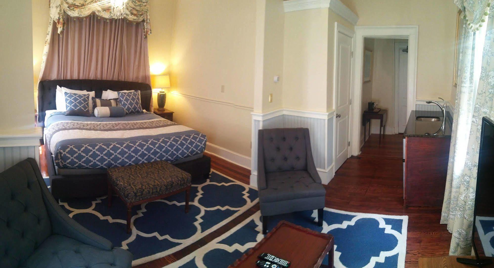 On Bellevue (adults Only) 2*