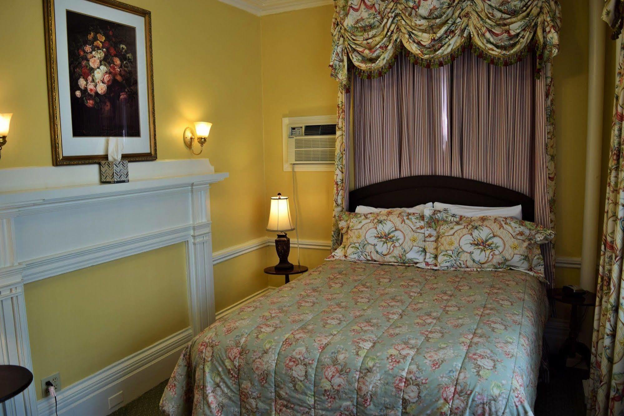 Bed & Breakfast On Bellevue (adults Only)
