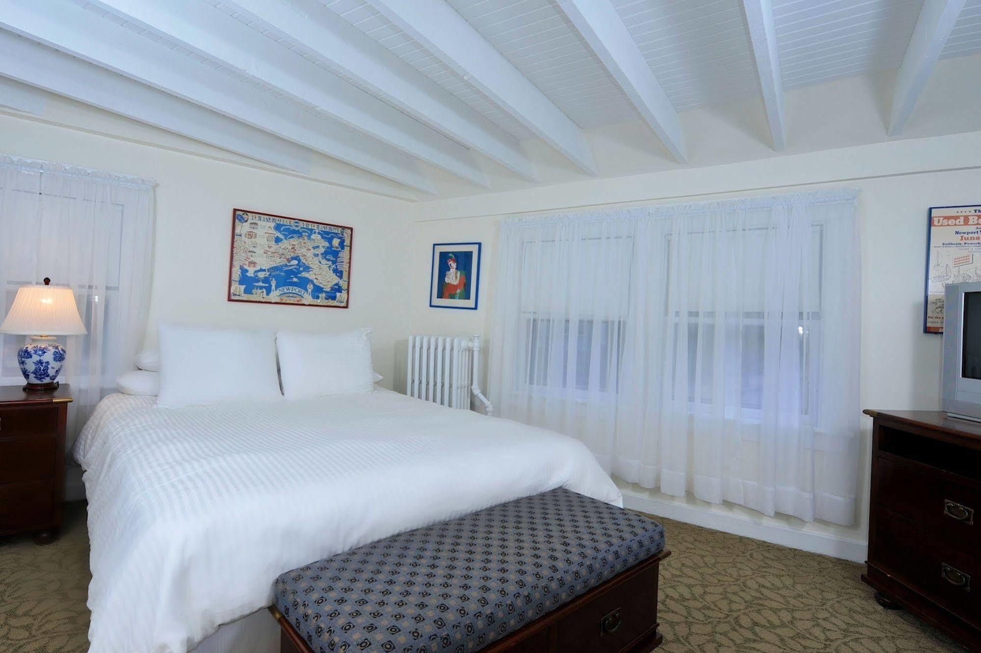 Inn Yankee Peddler Newport