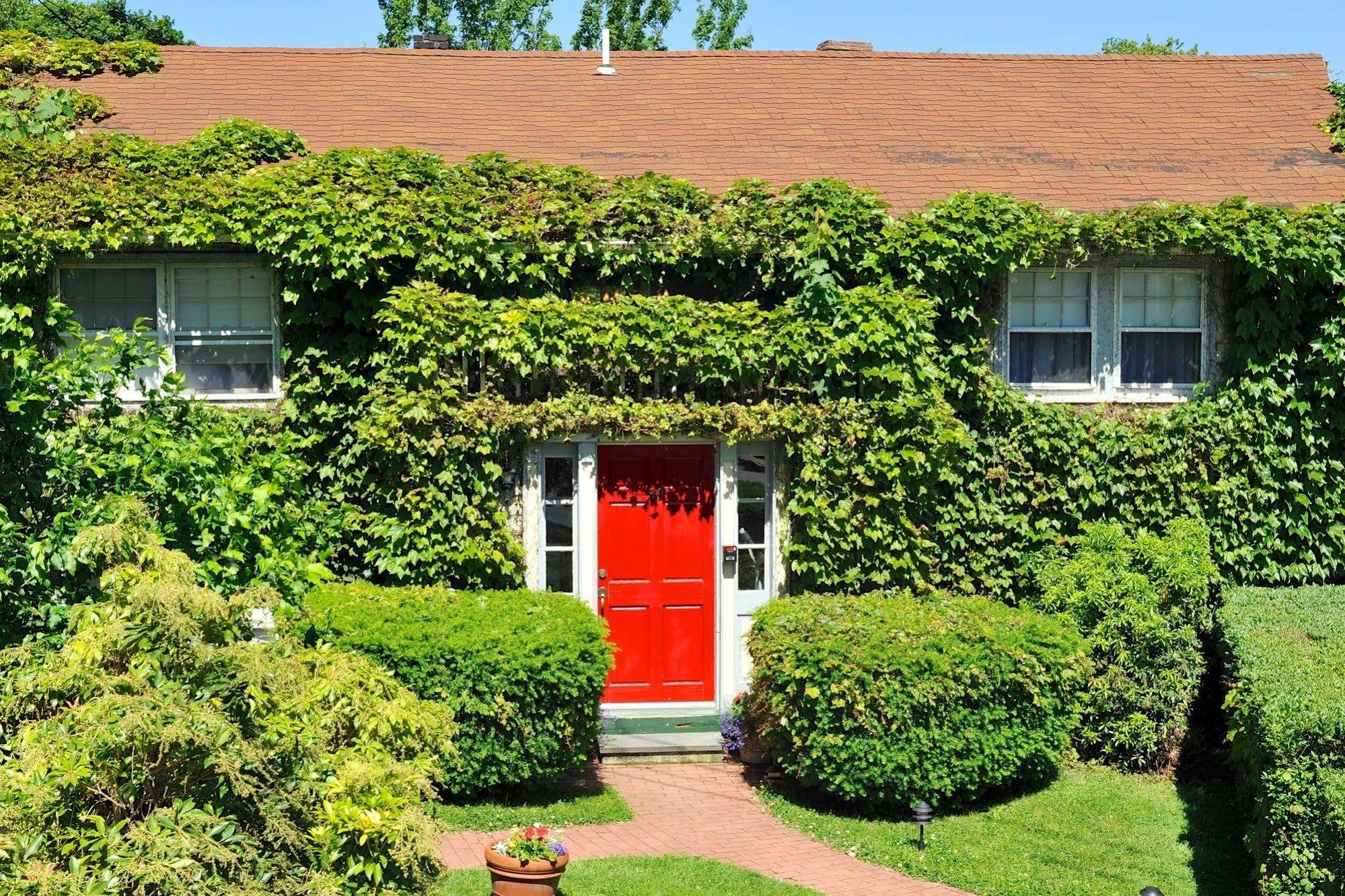 Inn Yankee Peddler Newport