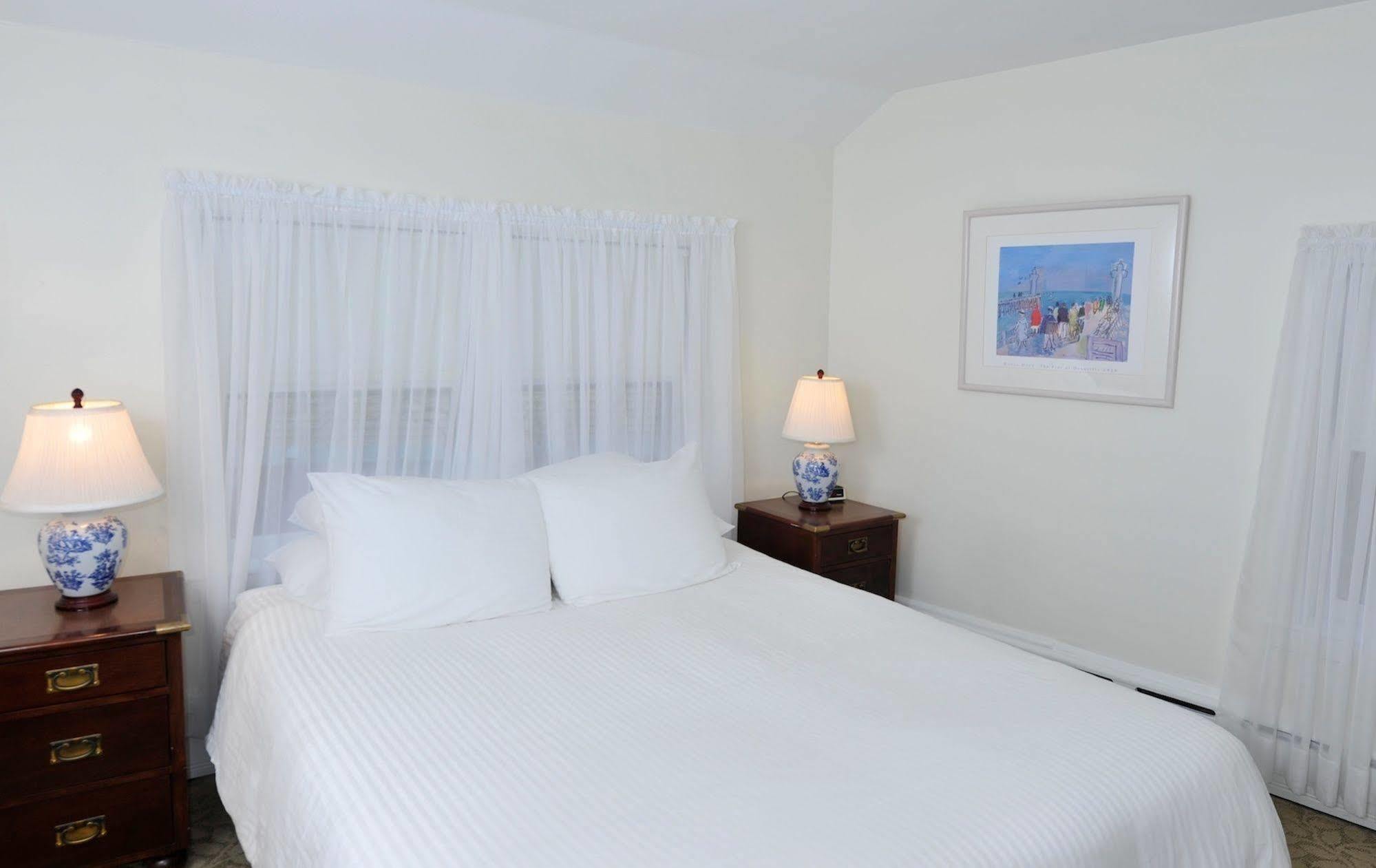 Inn Yankee Peddler