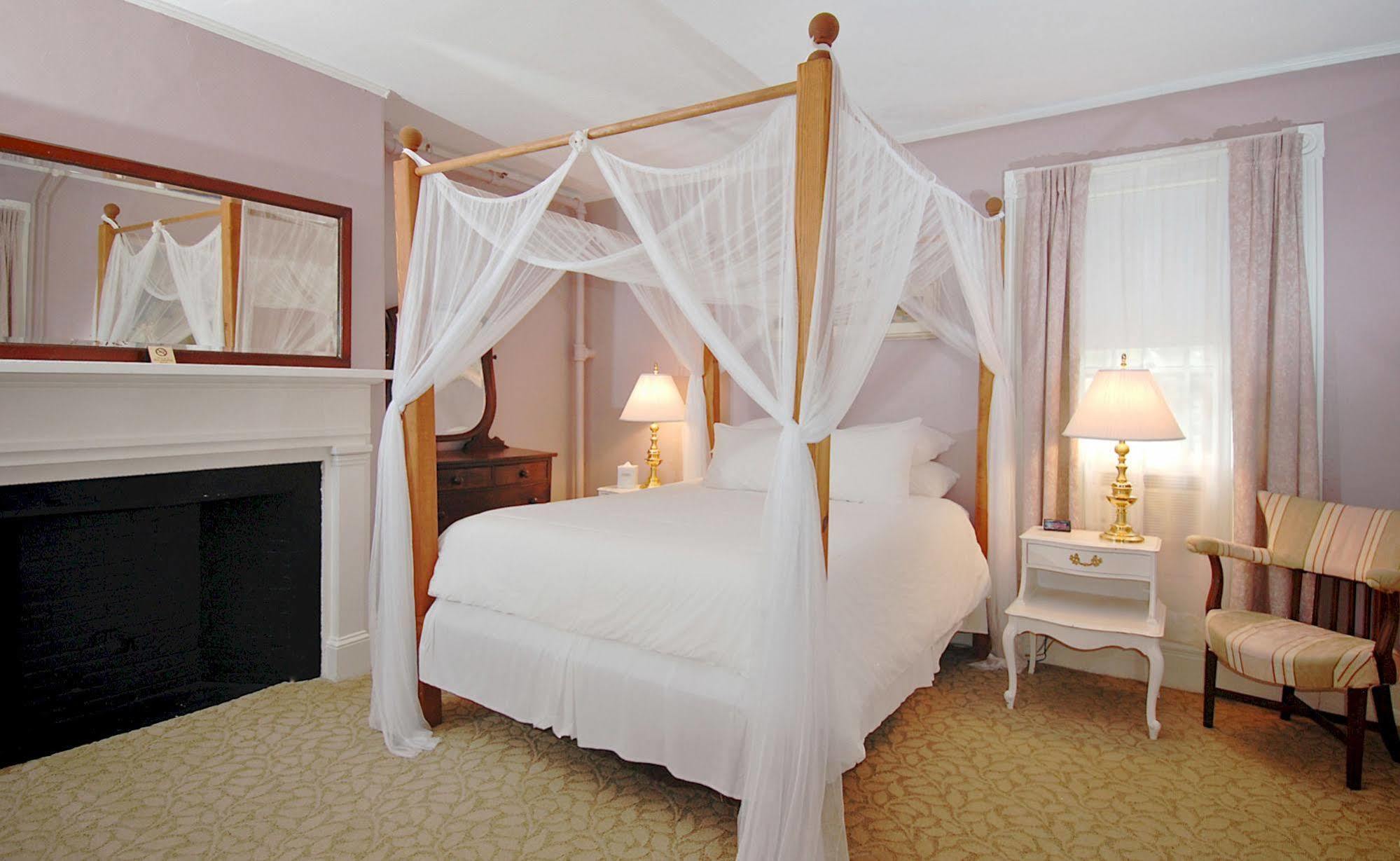 Yankee Peddler Inn Newport