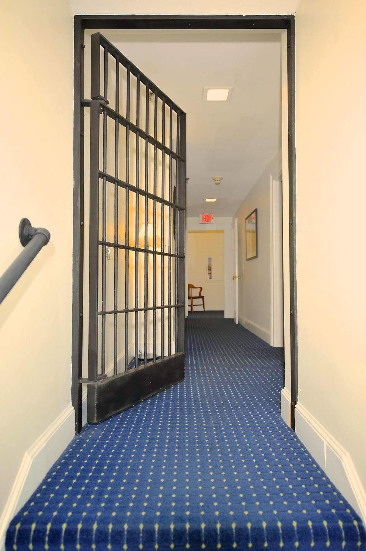 Jailhouse 3*