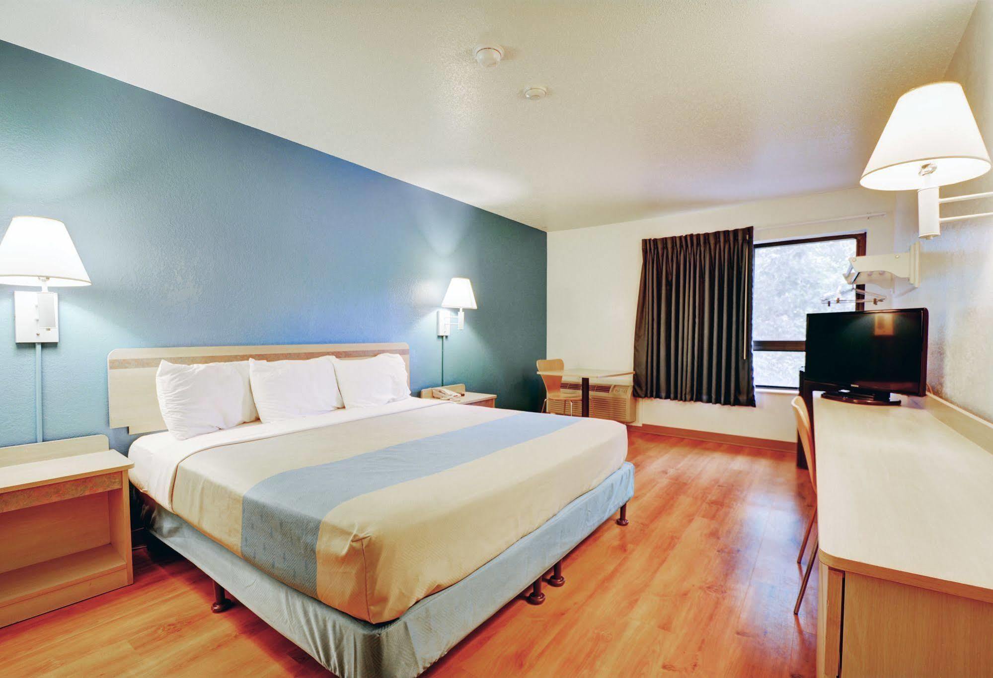 Hotel 6-newport, Ri 2*