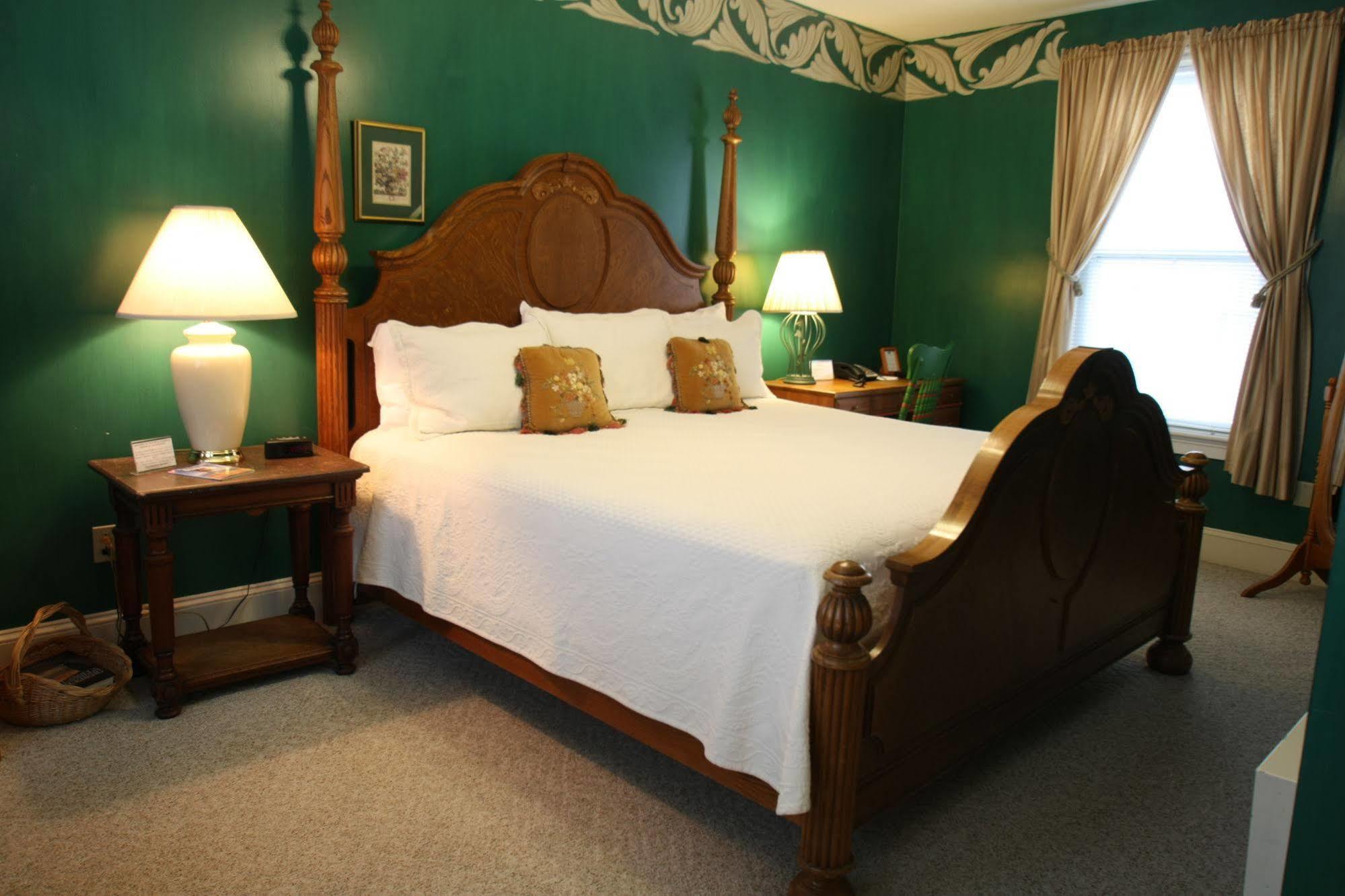 Bed & Breakfast Admiral Fitzroy 2*