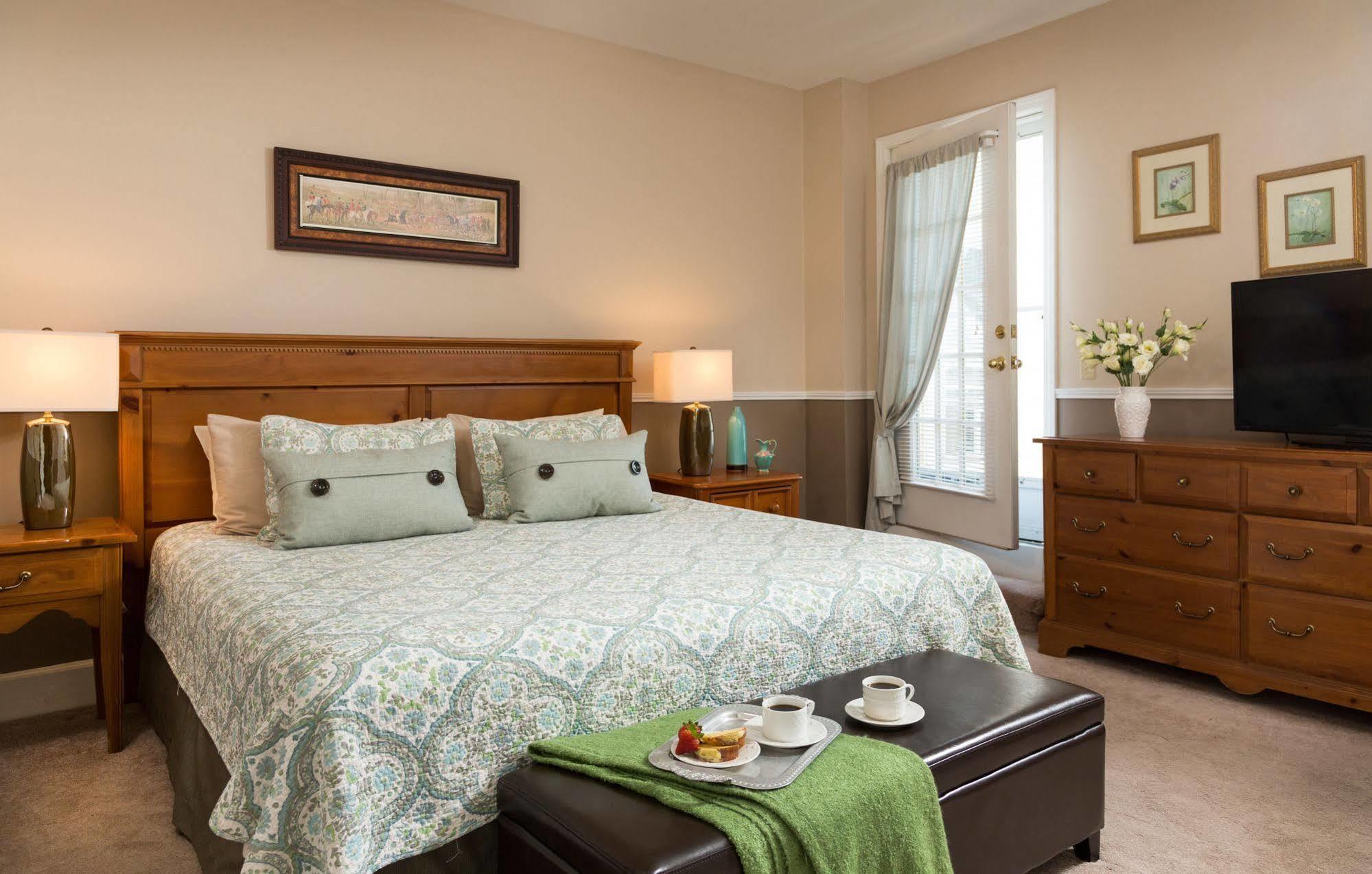 Inn Beech Tree And