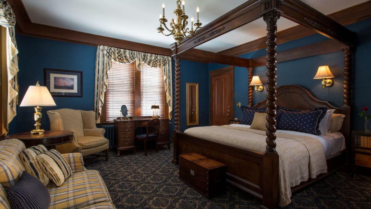 La Farge Perry House Bed & Breakfast
