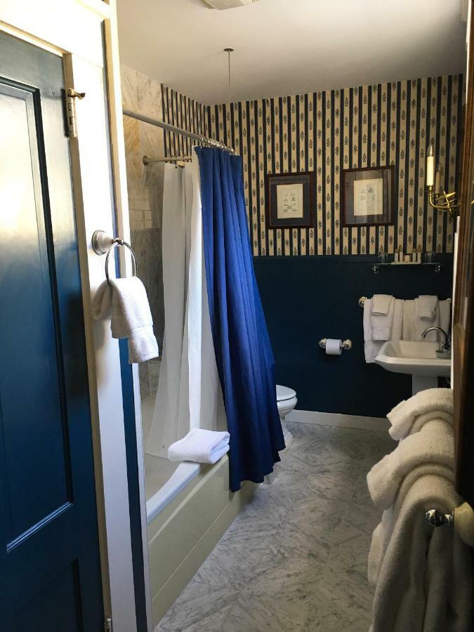 Bed & Breakfast La Farge Perry House 3*