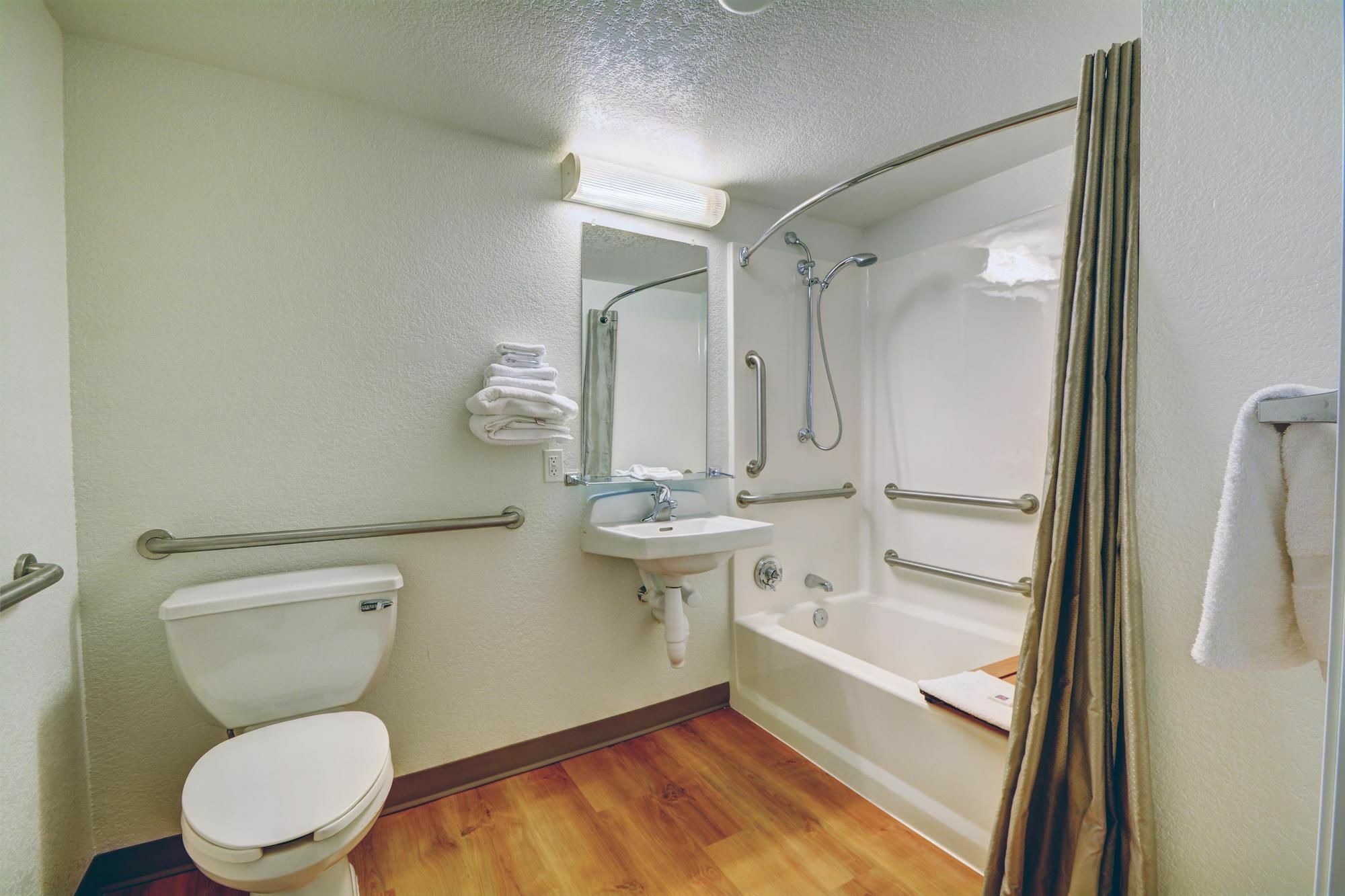 6-newport, Ri Hotel 2*