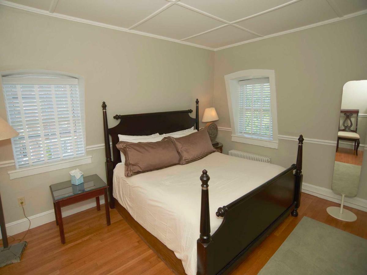 Bellevue Manor