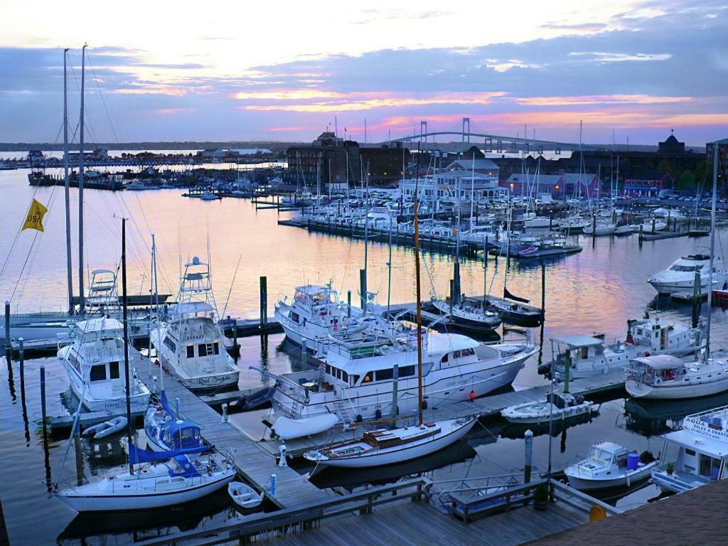 Hotel The Harbor & Marina
