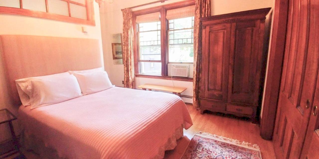 Bed & Breakfast Austin House Newport