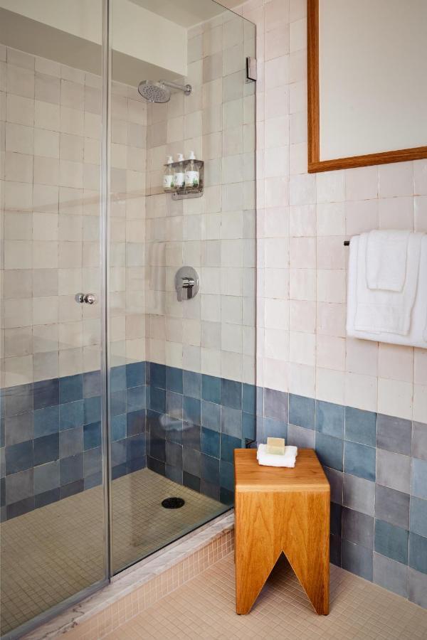 Hotel Wayfinder Newport