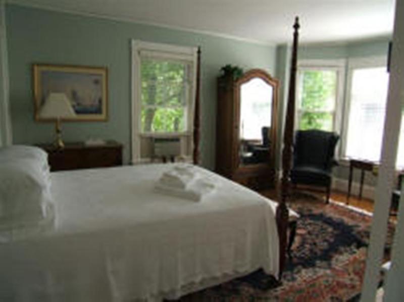 Chart House 3* Newport